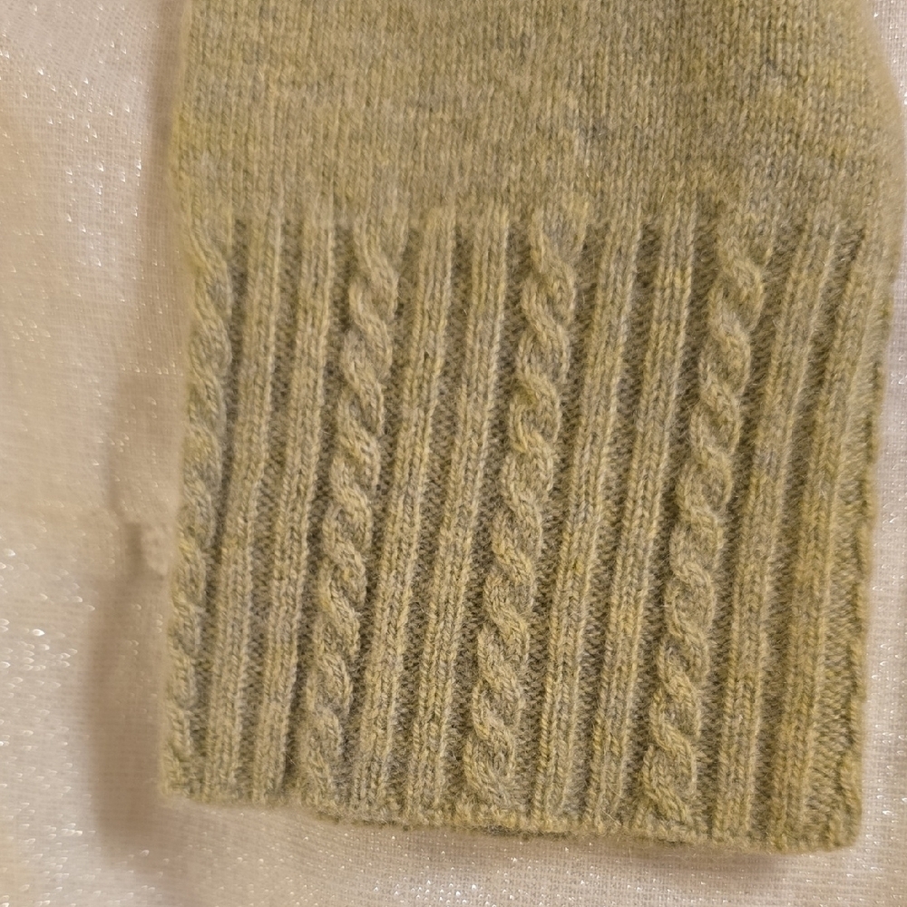 Cashmere Geneva Women's Soft Green Turtleneck Sweater - Picture 12 of 13